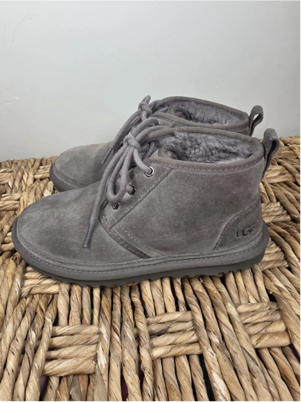 UGG Neumel 3236 Chukka Boots Mens 6 Womens 8 Charcoal Suede Shearling Lined